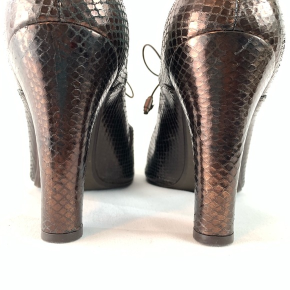 Stuart Weitzman embossed cut out pumps size 8.5 - Picture 10 of 14